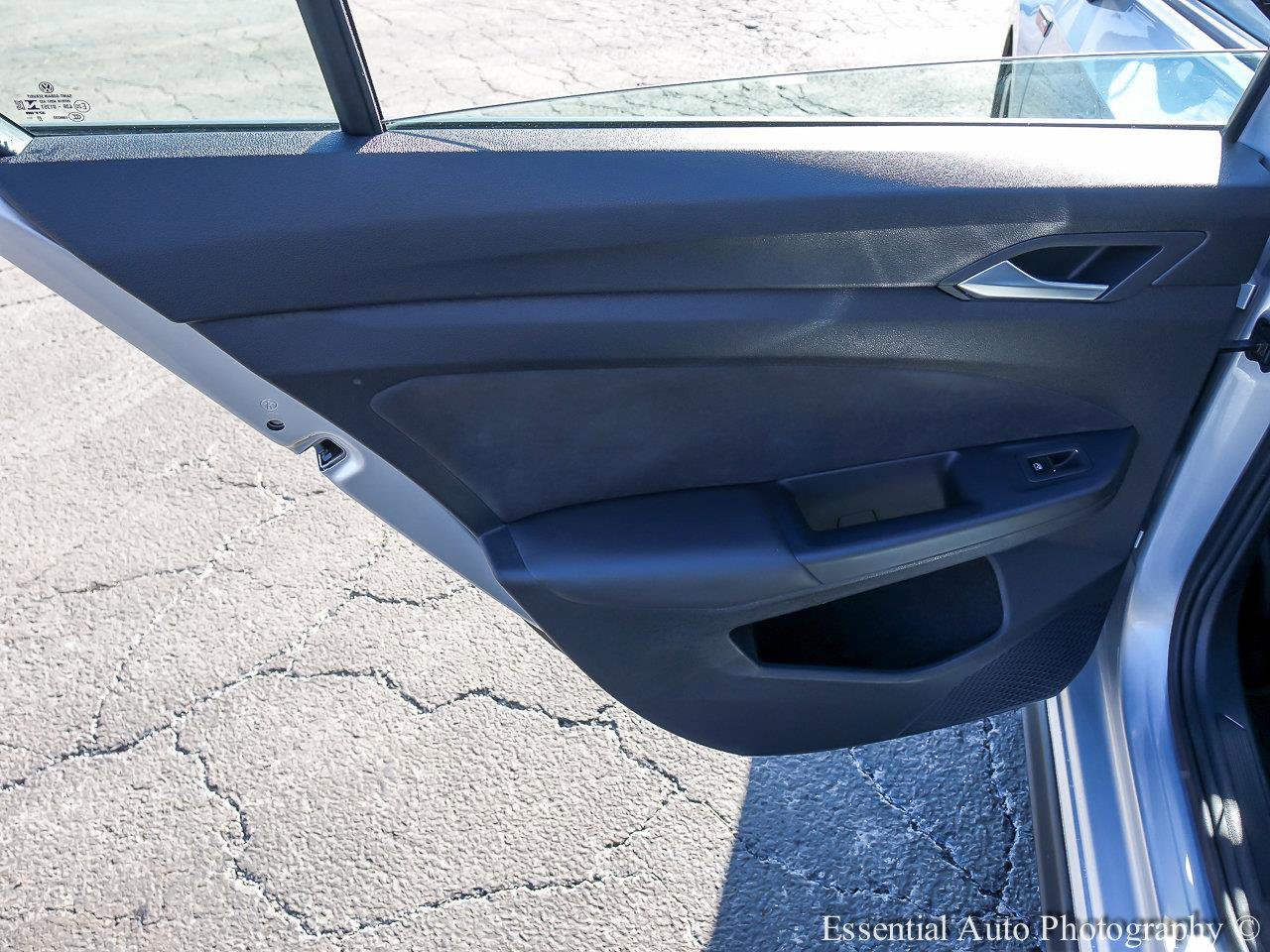 2023 VOLKSWAGEN GOLF GTI - Image 16