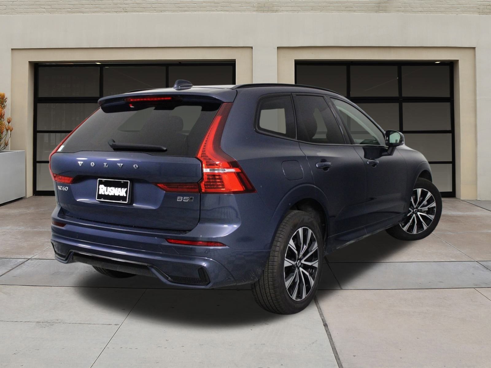 2025 Volvo XC60 B5 Core photo 3