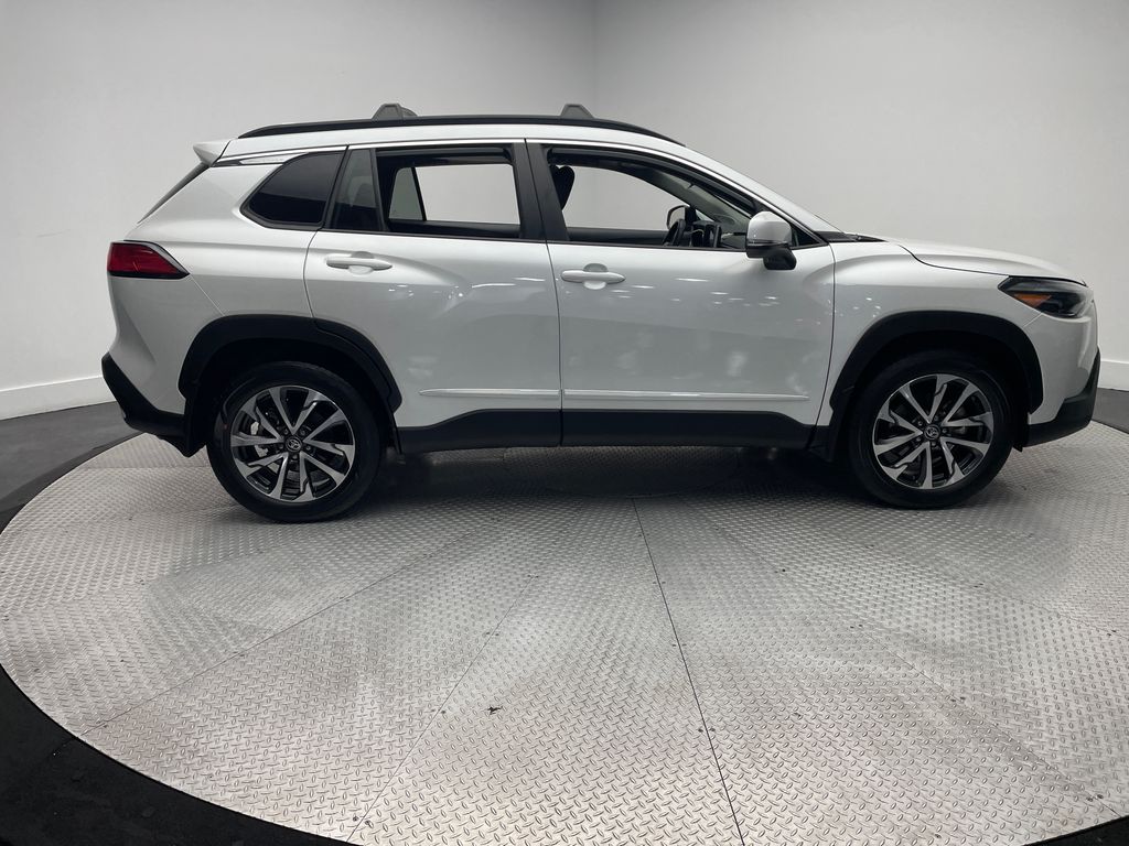 2024 Toyota Corolla Cross XLE photo 4