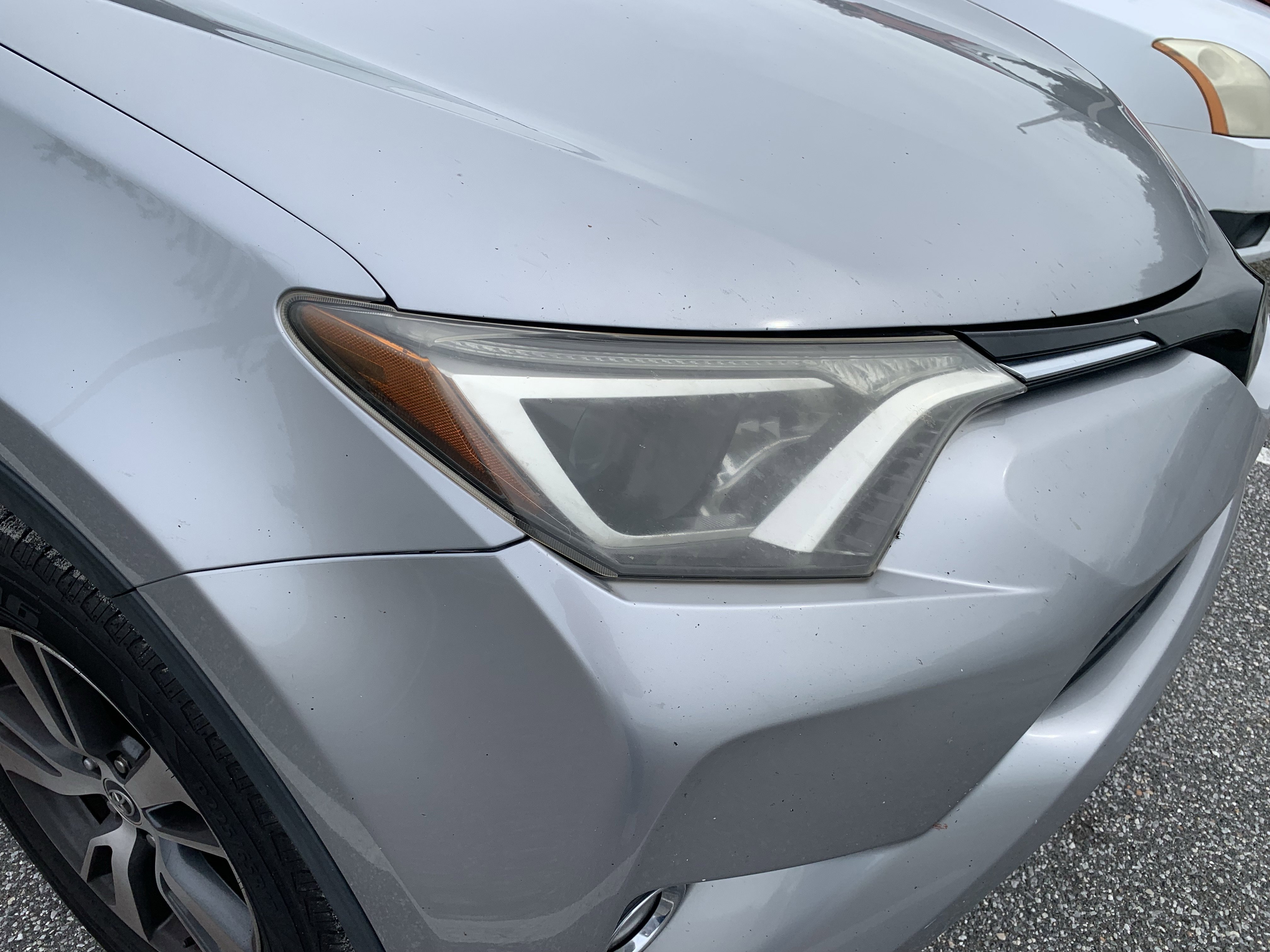 2018 Toyota RAV4 XLE photo 2