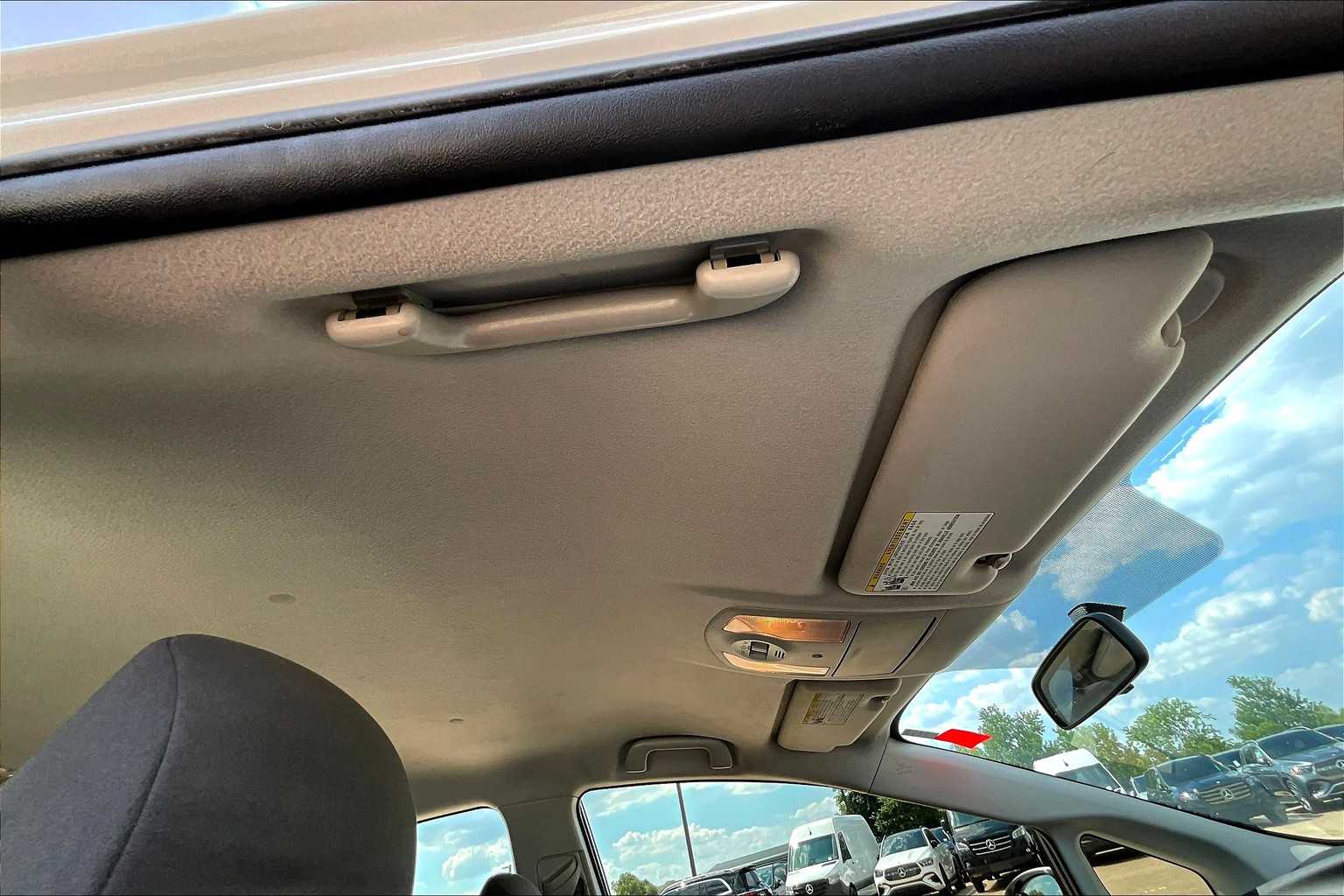 2014 Toyota Prius Two photo 13
