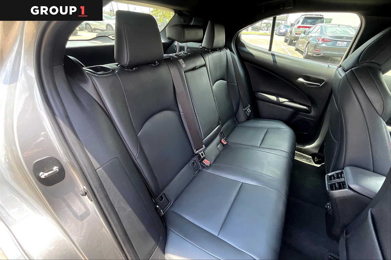 2022 Lexus UX 250h F SPORT photo 33
