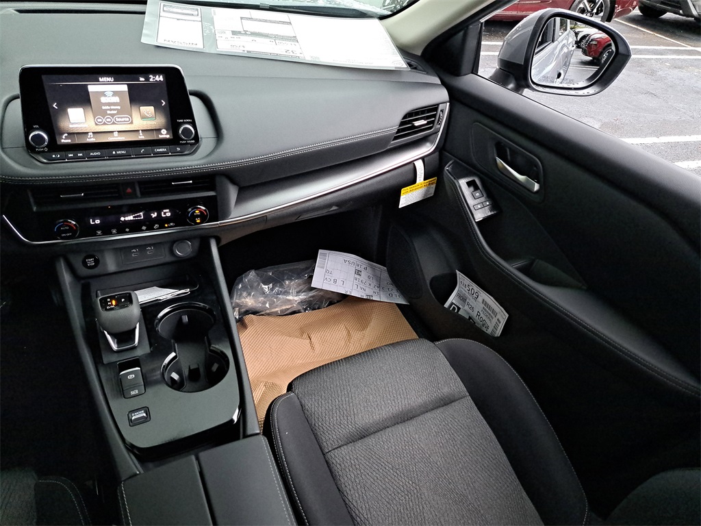 2026 Nissan Rogue SV photo 16