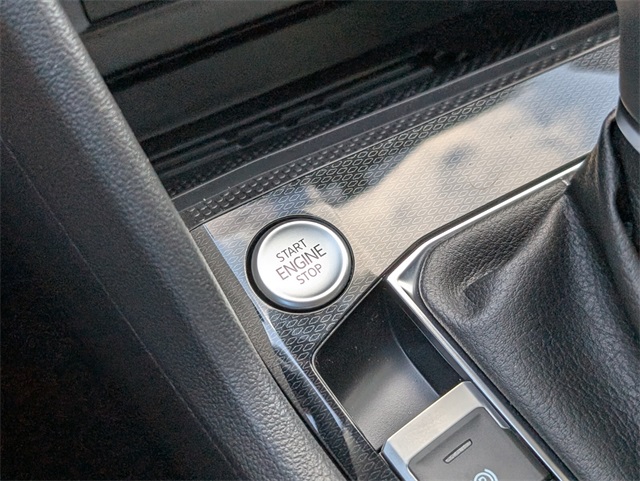 2025 Volkswagen Taos SE photo 14