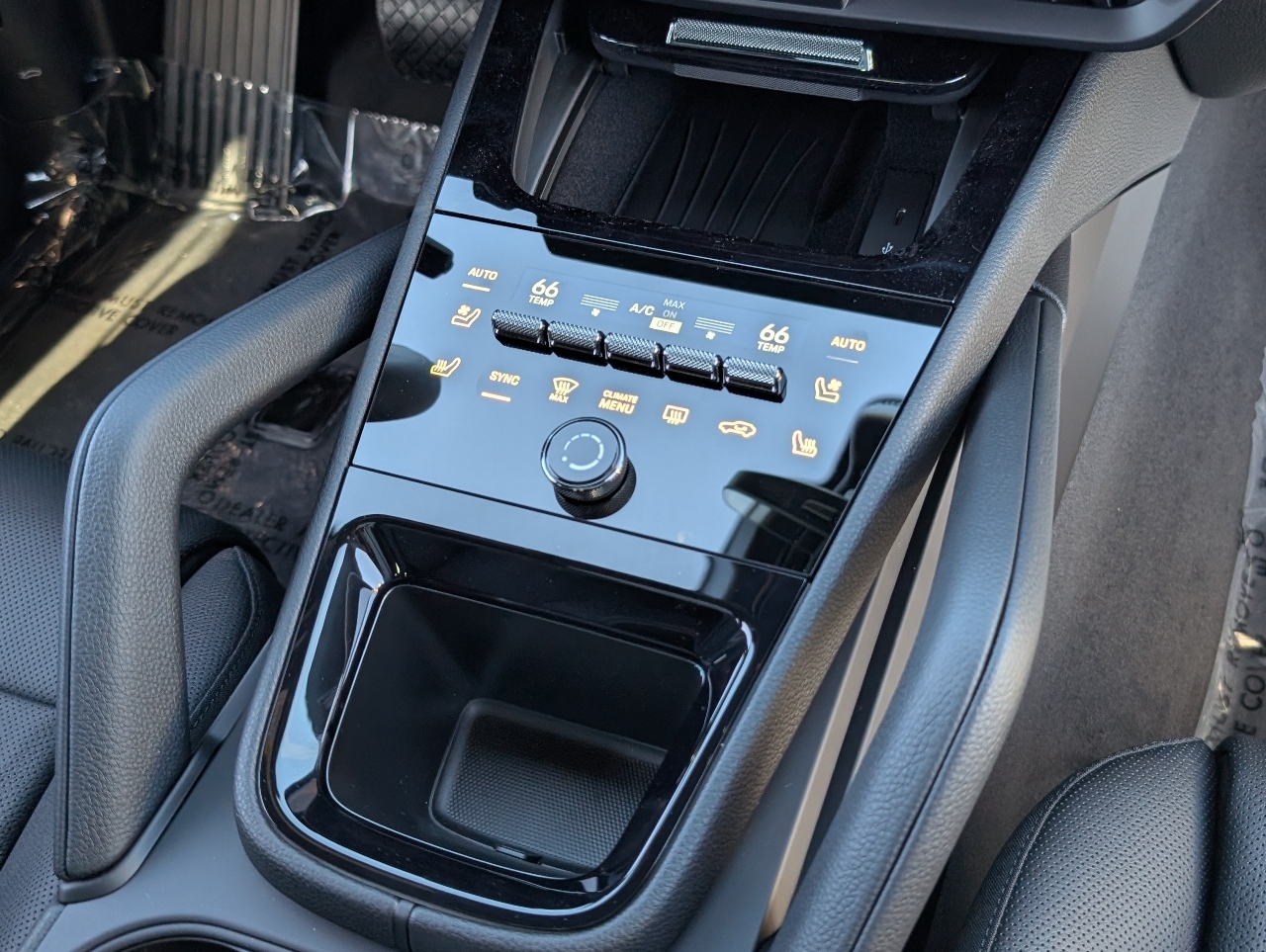 2025 Porsche Cayenne photo 14