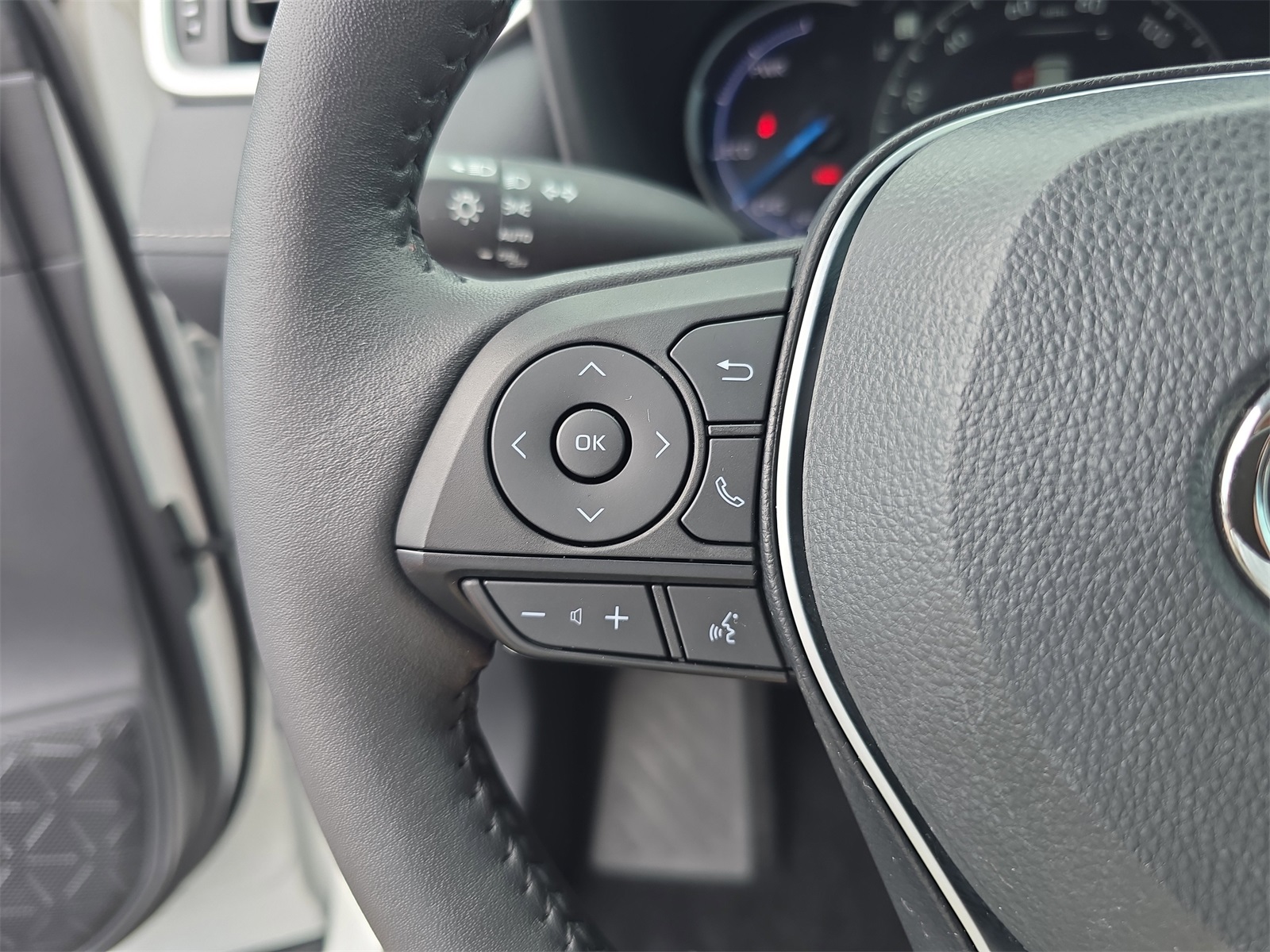 2024 Toyota RAV4 Hybrid XLE photo 21