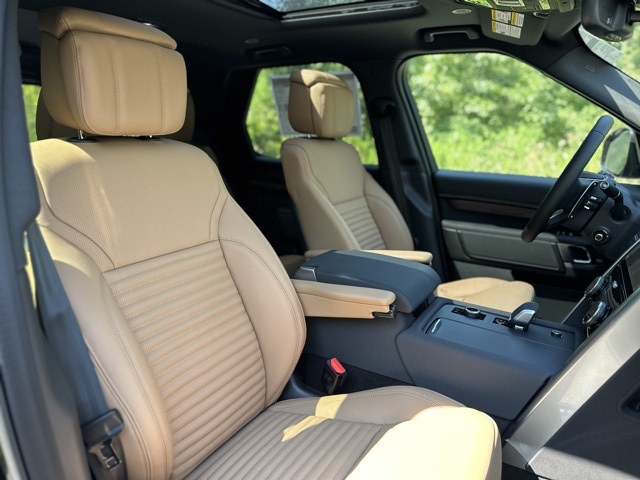 2025 Land Rover Discovery SE photo 18