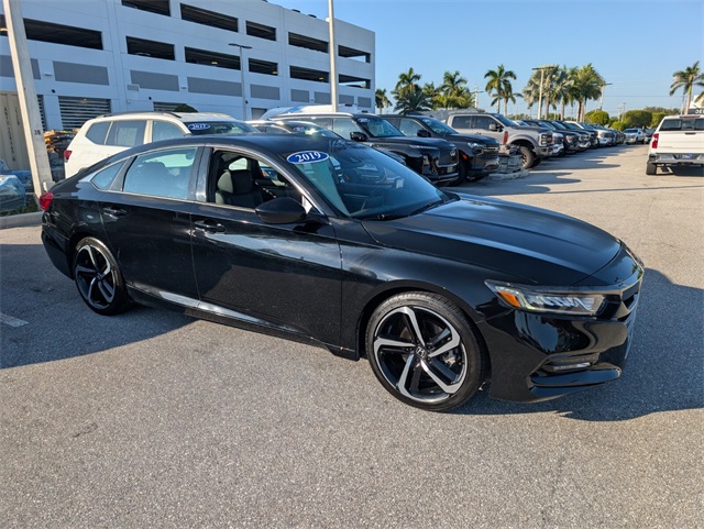 2019 Honda Accord Sport photo 2