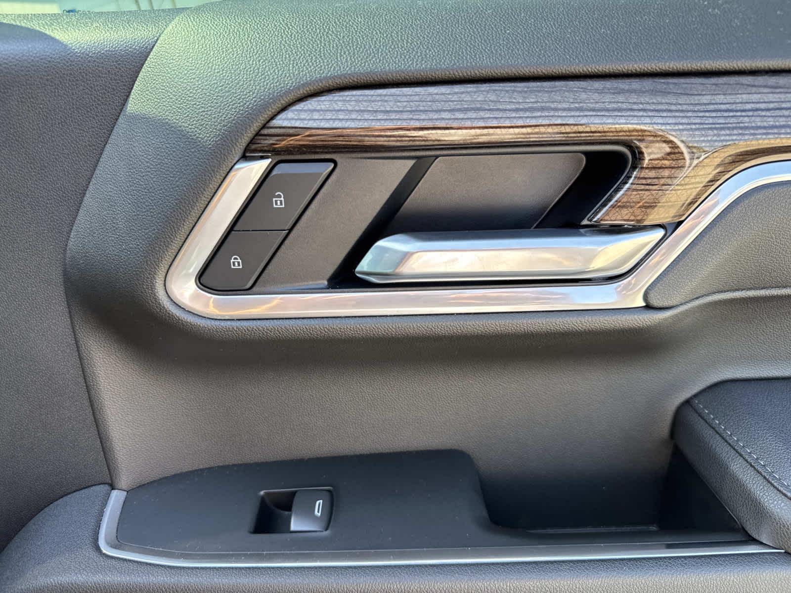 2025 Chevrolet Silverado RST photo 27