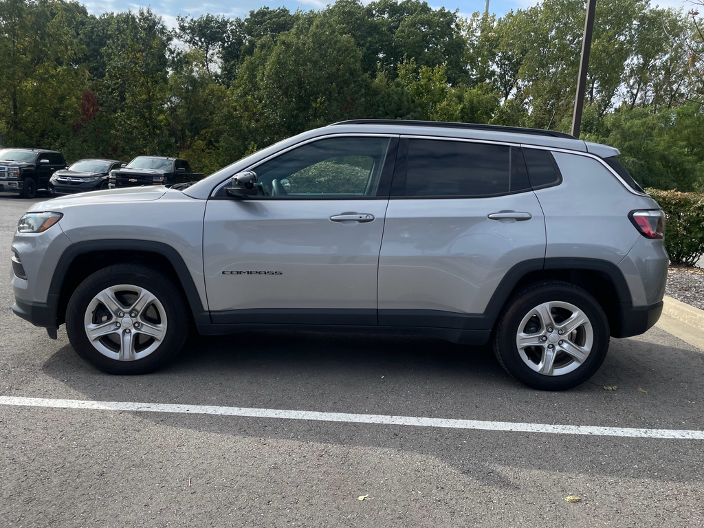2023 Jeep Compass Latitude photo 2