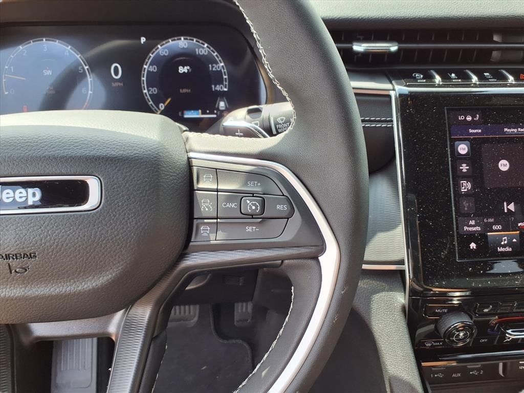 2025 Jeep Grand Cherokee Laredo X photo 11