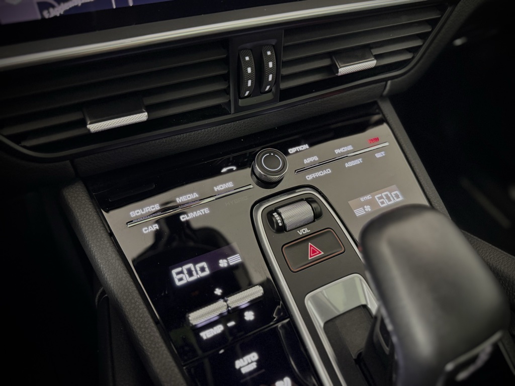 2023 Porsche Cayenne Coupe photo 25