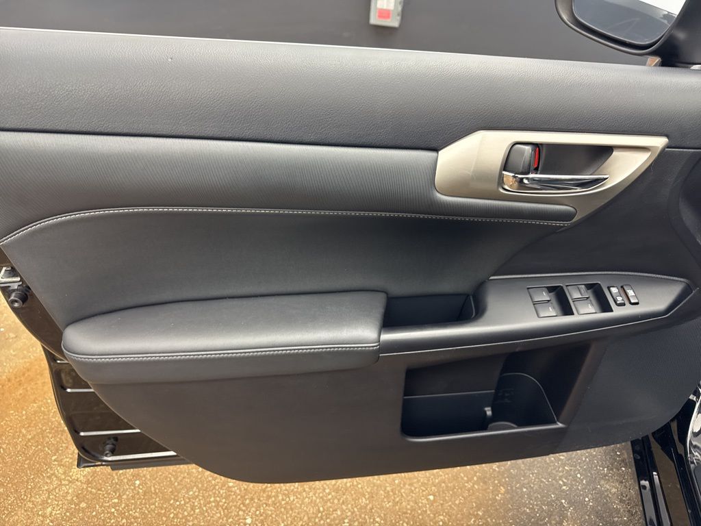2014 Lexus CT 200h photo 10