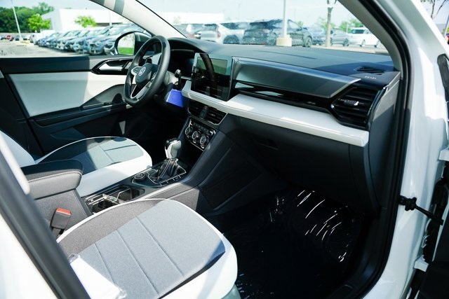 2025 Volkswagen Taos S photo 30