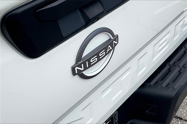 2025 Nissan Frontier SV photo 9