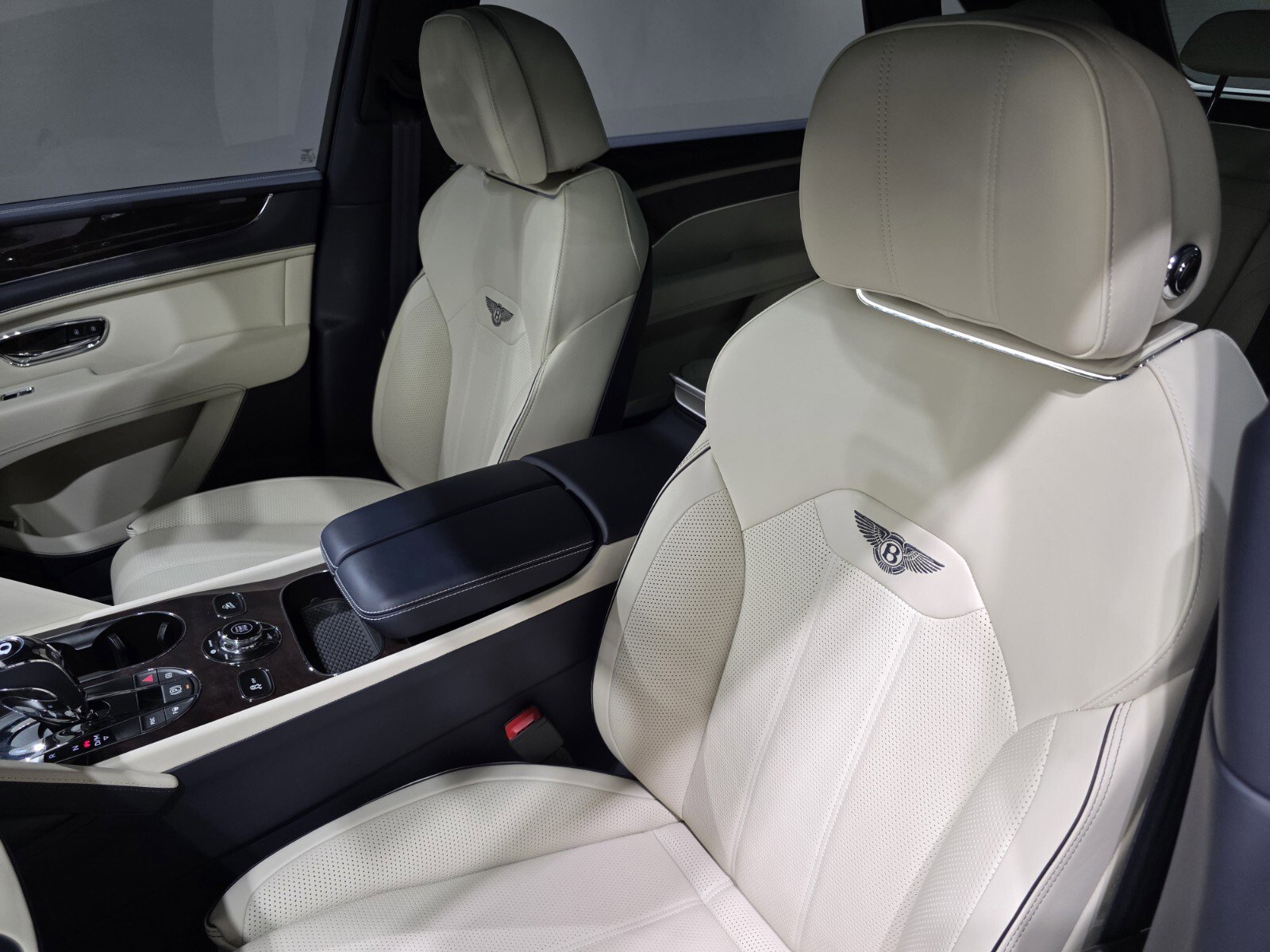 2023 Bentley Bentayga EWB Azure Mulliner photo 8