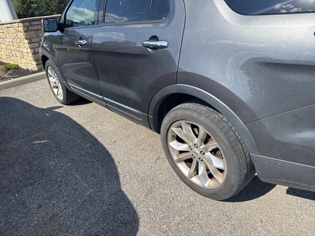 2015 Ford Explorer XLT photo 4