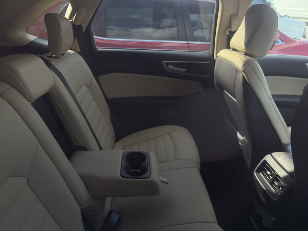 2020 Ford Edge SEL photo 5