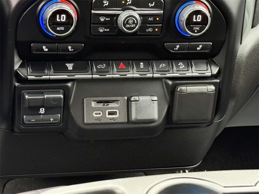 2022 Chevrolet Silverado 2500HD LT photo 21