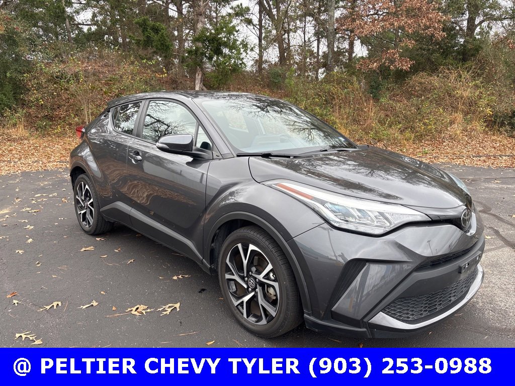 2022 Toyota C-HR XLE's photo