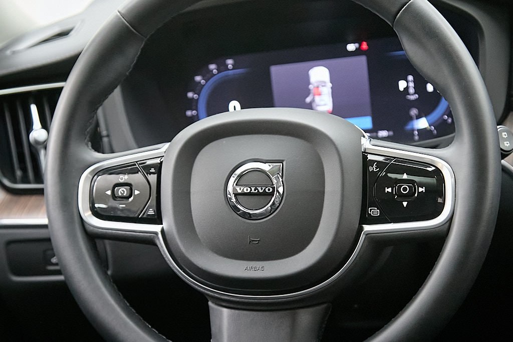 2023 VOLVO XC60 - Image 27
