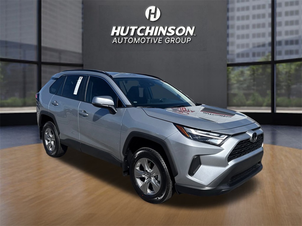 2025 Toyota RAV4 XLE's photo