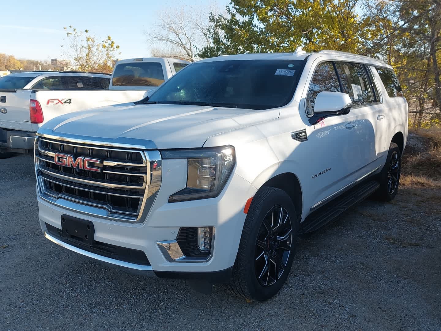 2023 Gmc Yukon XL SLT photo 3