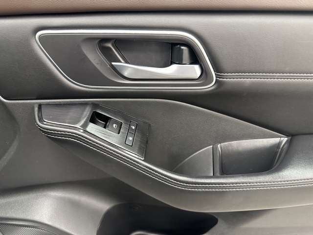 2021 Nissan Rogue SV photo 8