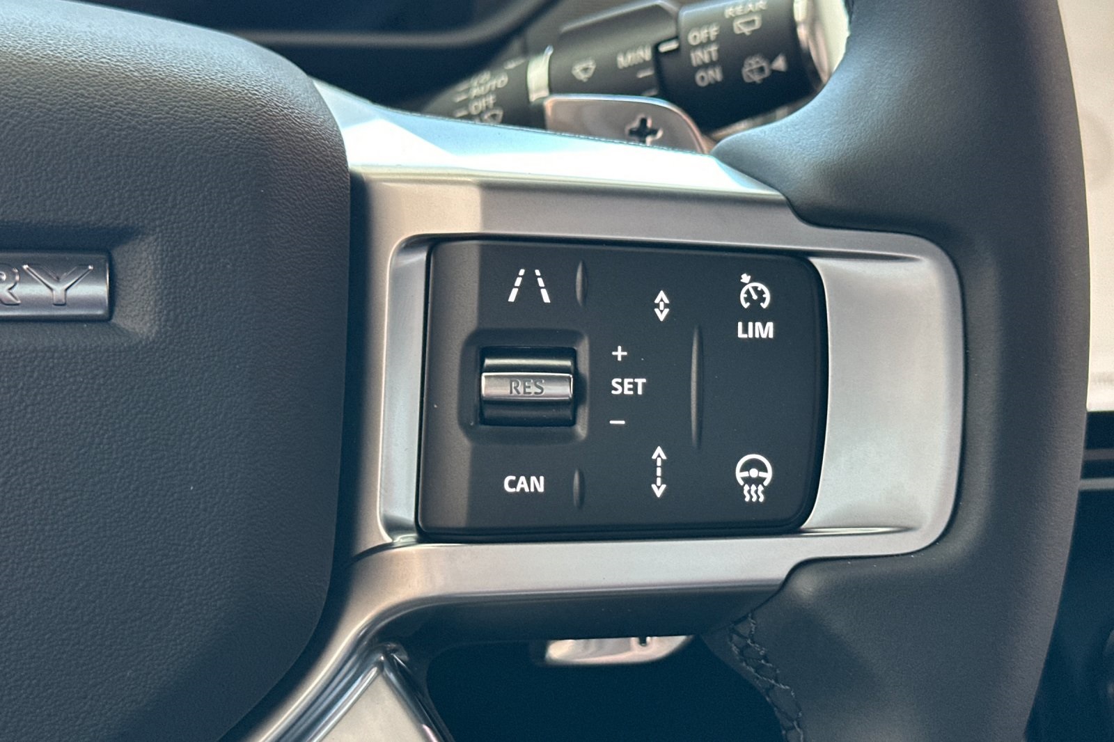 2025 Land Rover Discovery SE photo 29
