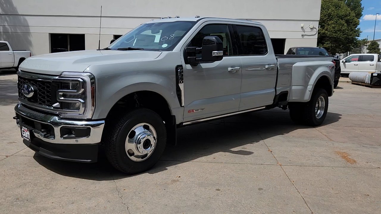 2025 Ford F-350 Lariat photo 3