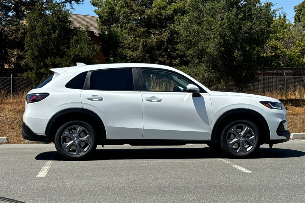 2026 Honda HR-V LX photo 2