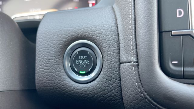 2024 GMC YUKON - Image 17