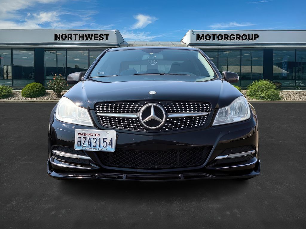 2012 Mercedes Benz C Luxury photo 2