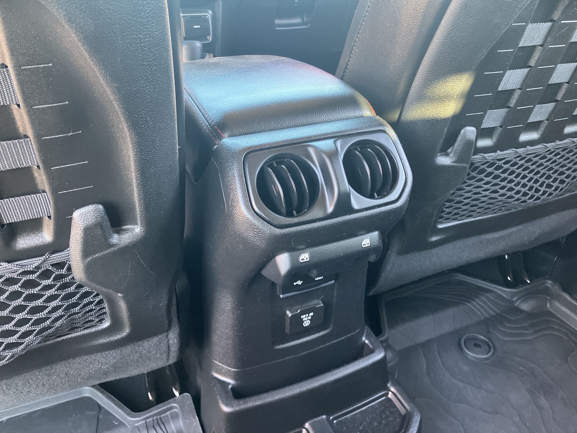 2018 Jeep Wrangler Unlimited Rubicon photo 12