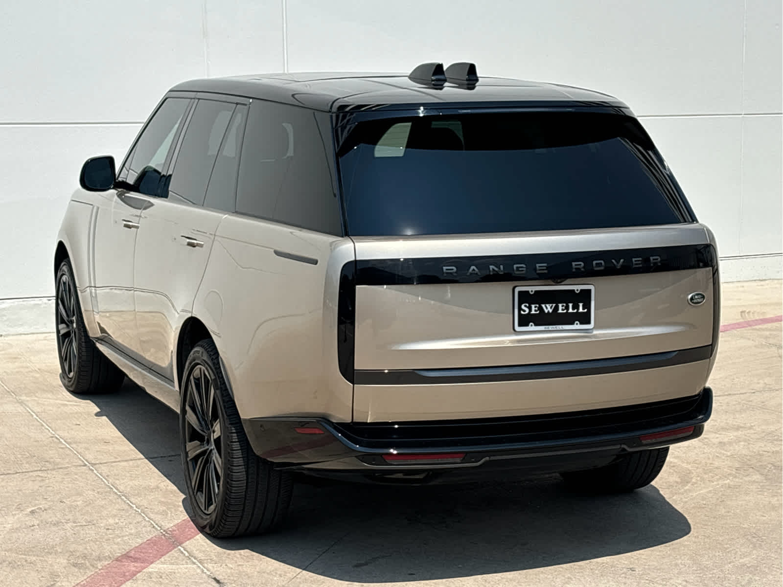 2023 Land Rover Range Rover SE photo 5