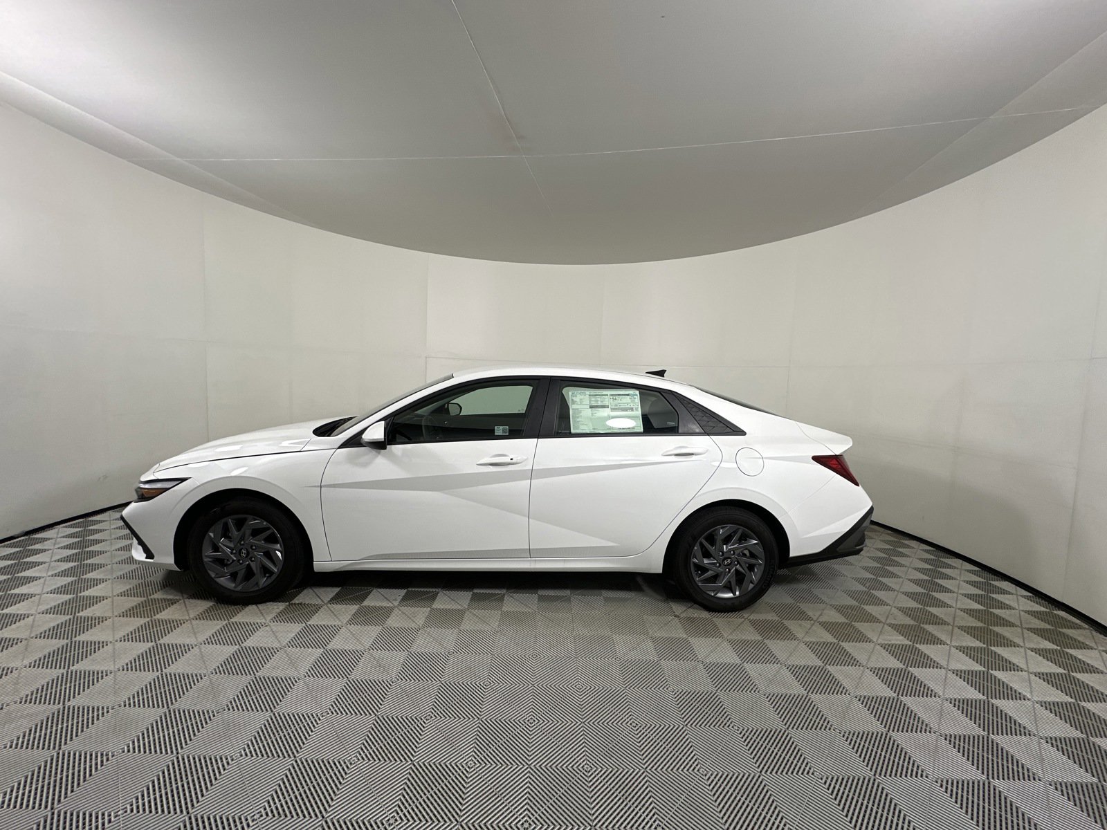 2024 Hyundai Elantra Hybrid Blue photo 4