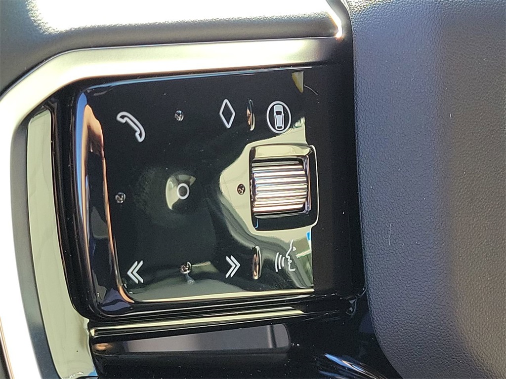 2025 Land Rover Discovery Sport SE photo 4