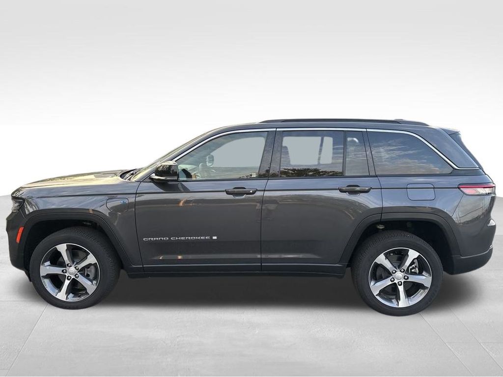 2024 Jeep Cherokee Limited 4xe photo 2