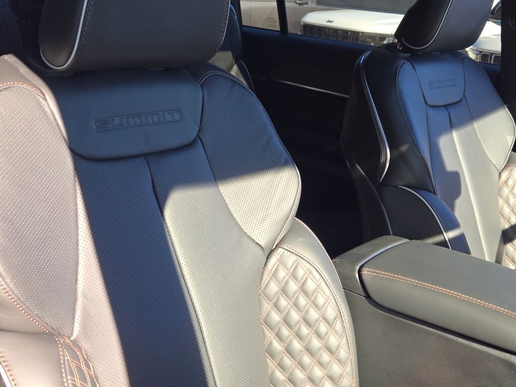 2025 Jeep Grand Cherokee L Summit photo 4