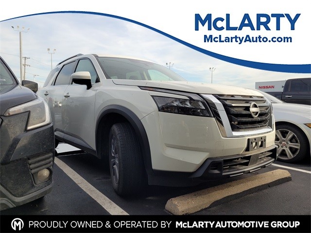 2025 Nissan Pathfinder SV's photo