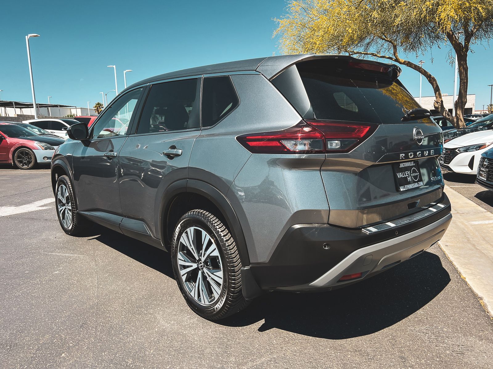 2023 Nissan Rogue SV photo 4