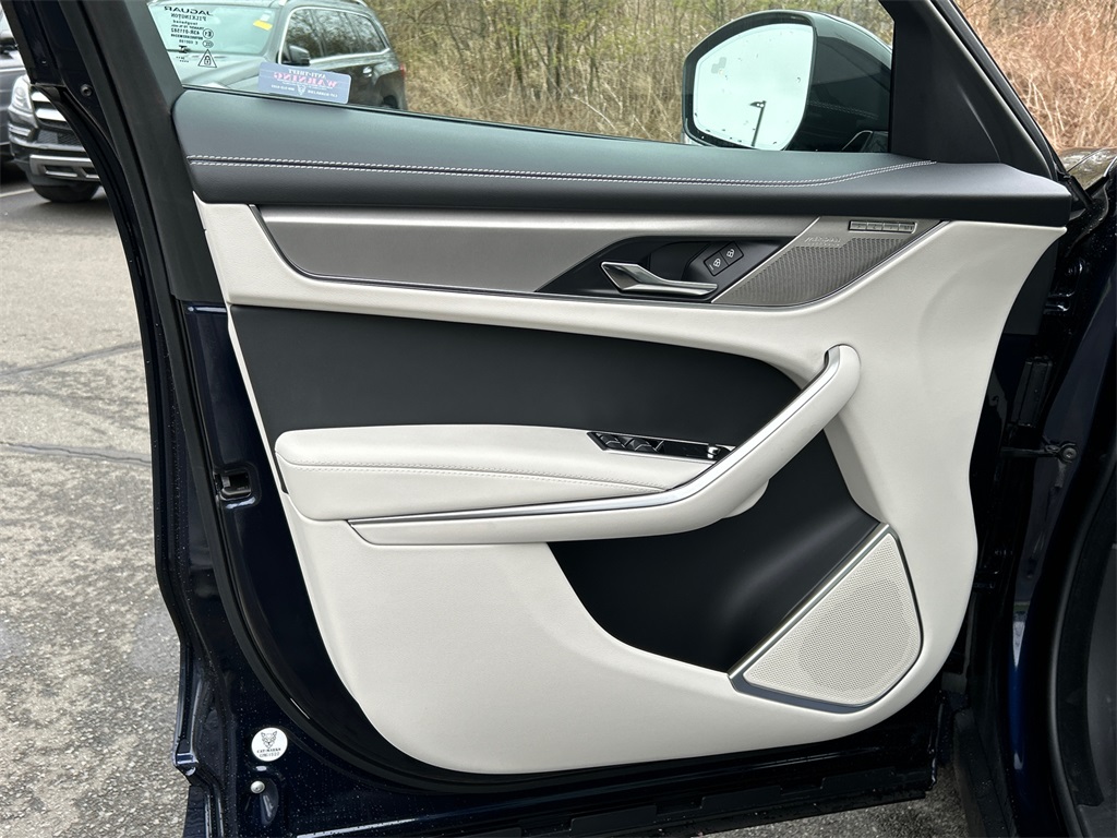 2026 Jaguar F-PACE P250 R-Dynamic S photo 9