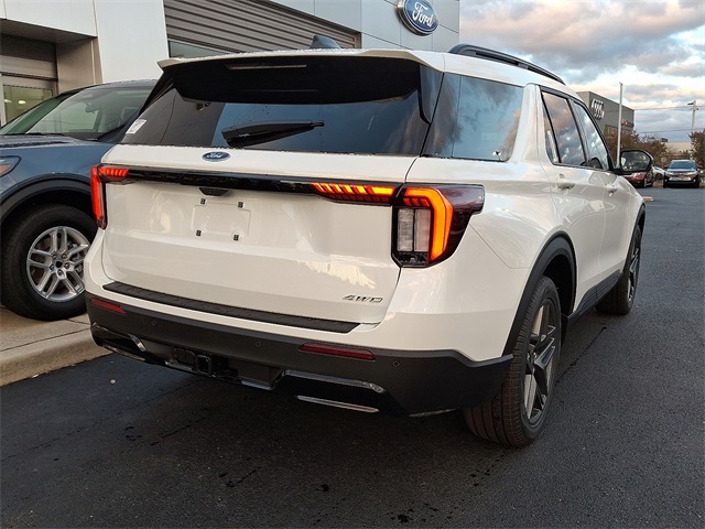 2026 Ford Explorer ST-Line photo 4