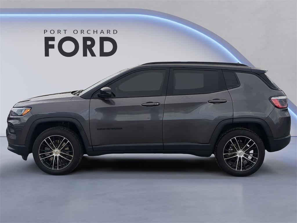 2023 Jeep Compass Altitude photo 2