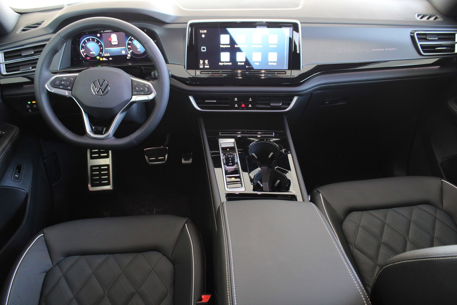 2025 Volkswagen Atlas Cross Sport SEL Premium R-Line photo 2