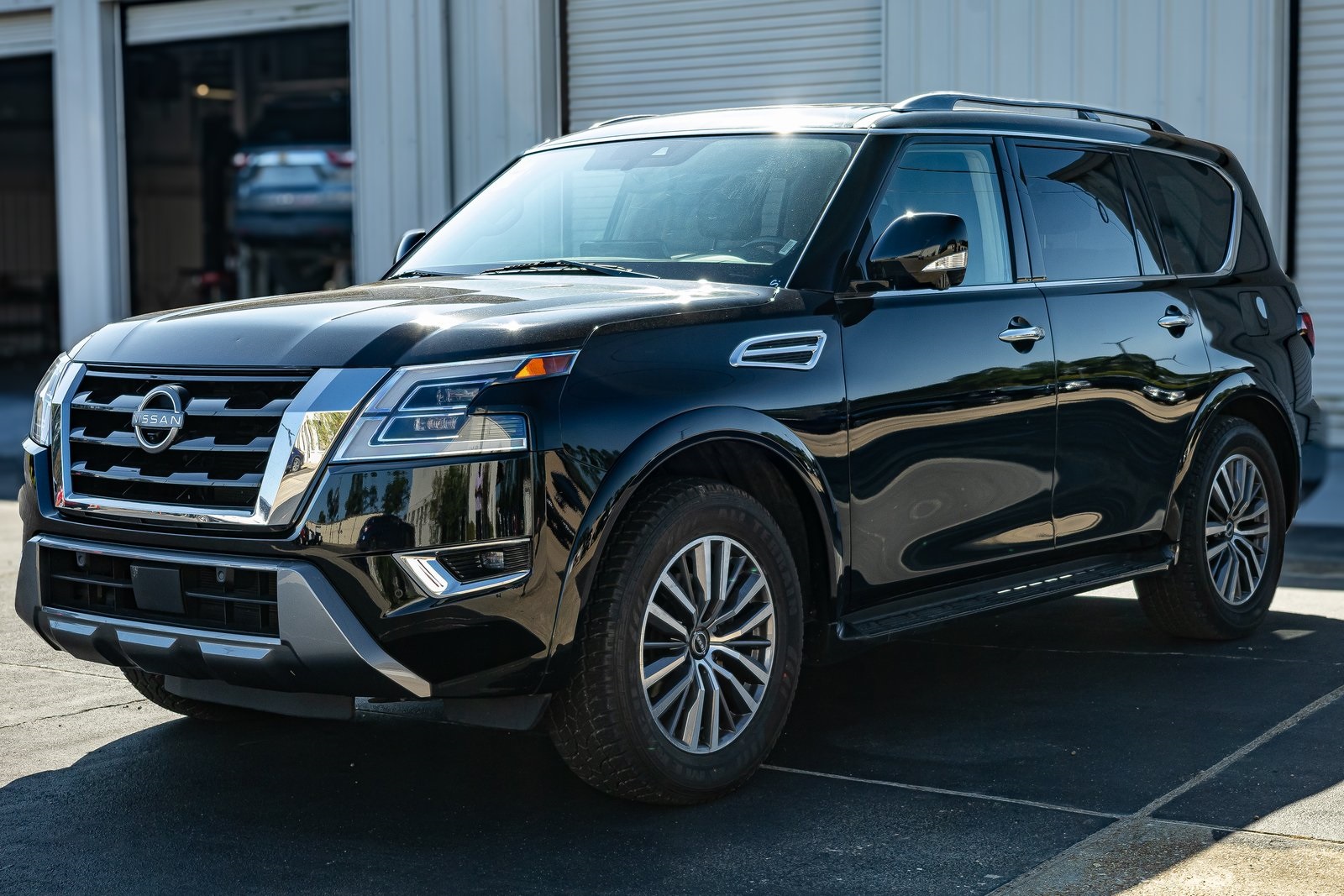 2023 Nissan Armada SL's photo