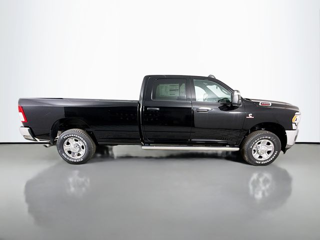 New 2024 Diamond Black Crystal Pearl-Coat Exterior Paint RAM Tradesman image 8