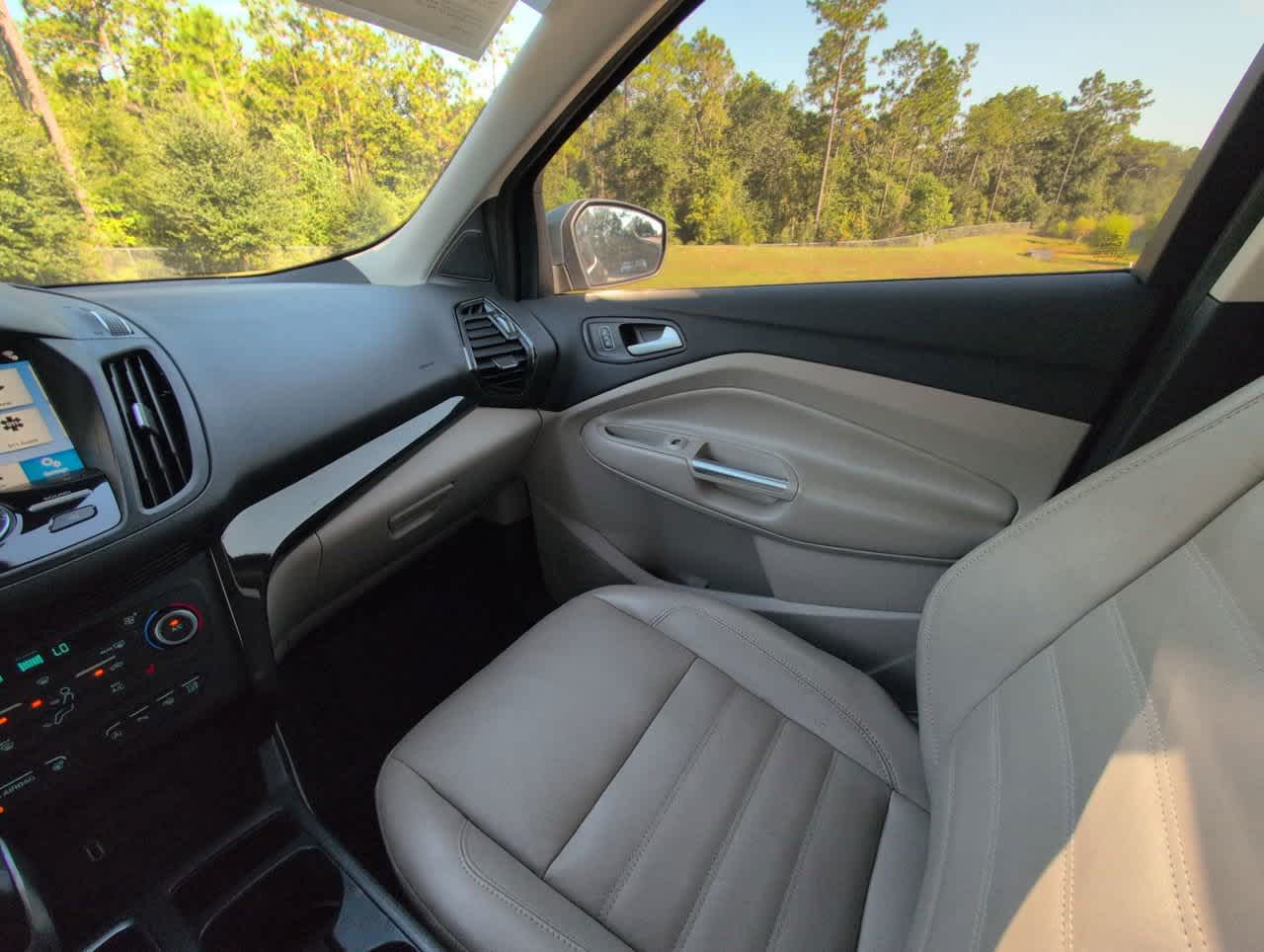 2019 Ford Escape Titanium photo 2