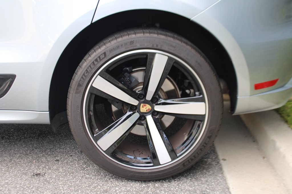 2024 Porsche Macan Base photo 13