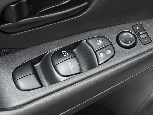2025 Nissan Kicks Play S photo 13